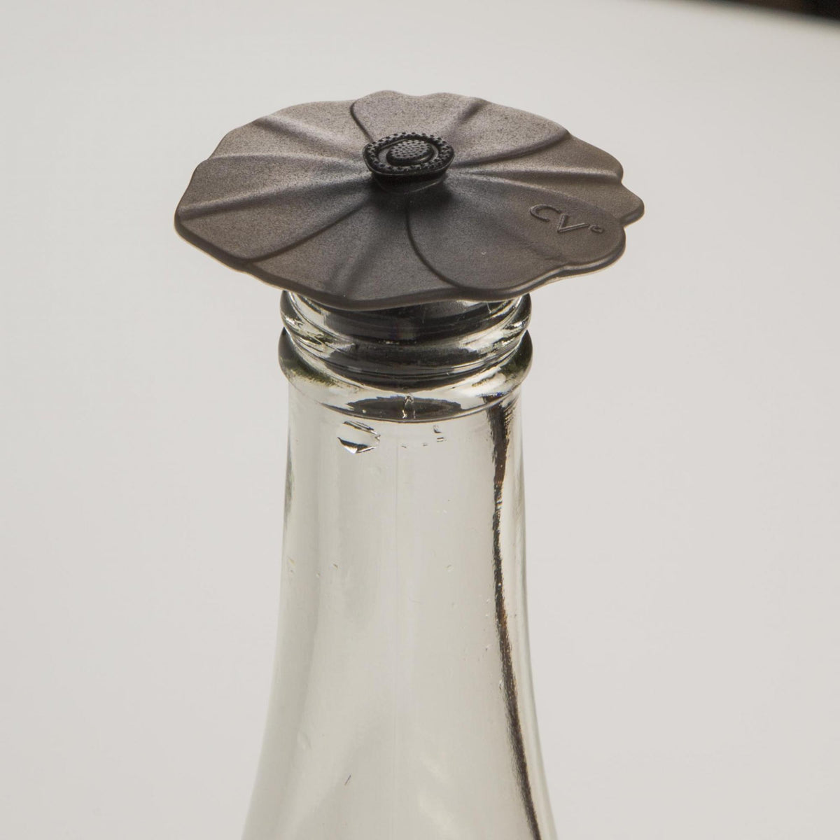 http://piperlillies.com/cdn/shop/products/10763-PoppyPopBottleStopper_BlackOnyx__1_1200x1200.jpg?v=1620933101