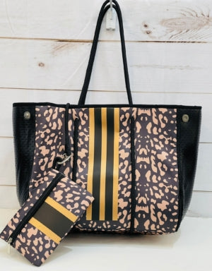 Queens Designs QD NB012BK Giraffe Neoprene Purse w/Matching Cosmetic Bag